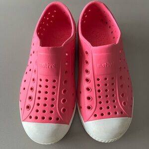 Native girls pink shoes sz C12